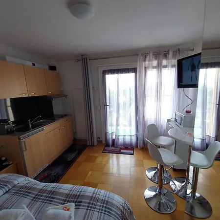 Joli Avec Terrasse Et Vue Exclusivement Pour Non Fumeurs Belmont-sur-Lausanne